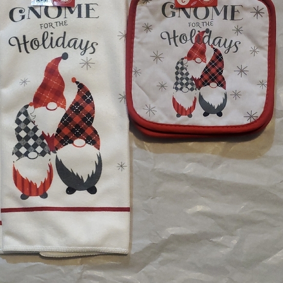 Gnome Holiday Kitchen Towel and Pot Holder Set - Picture 1 of 3